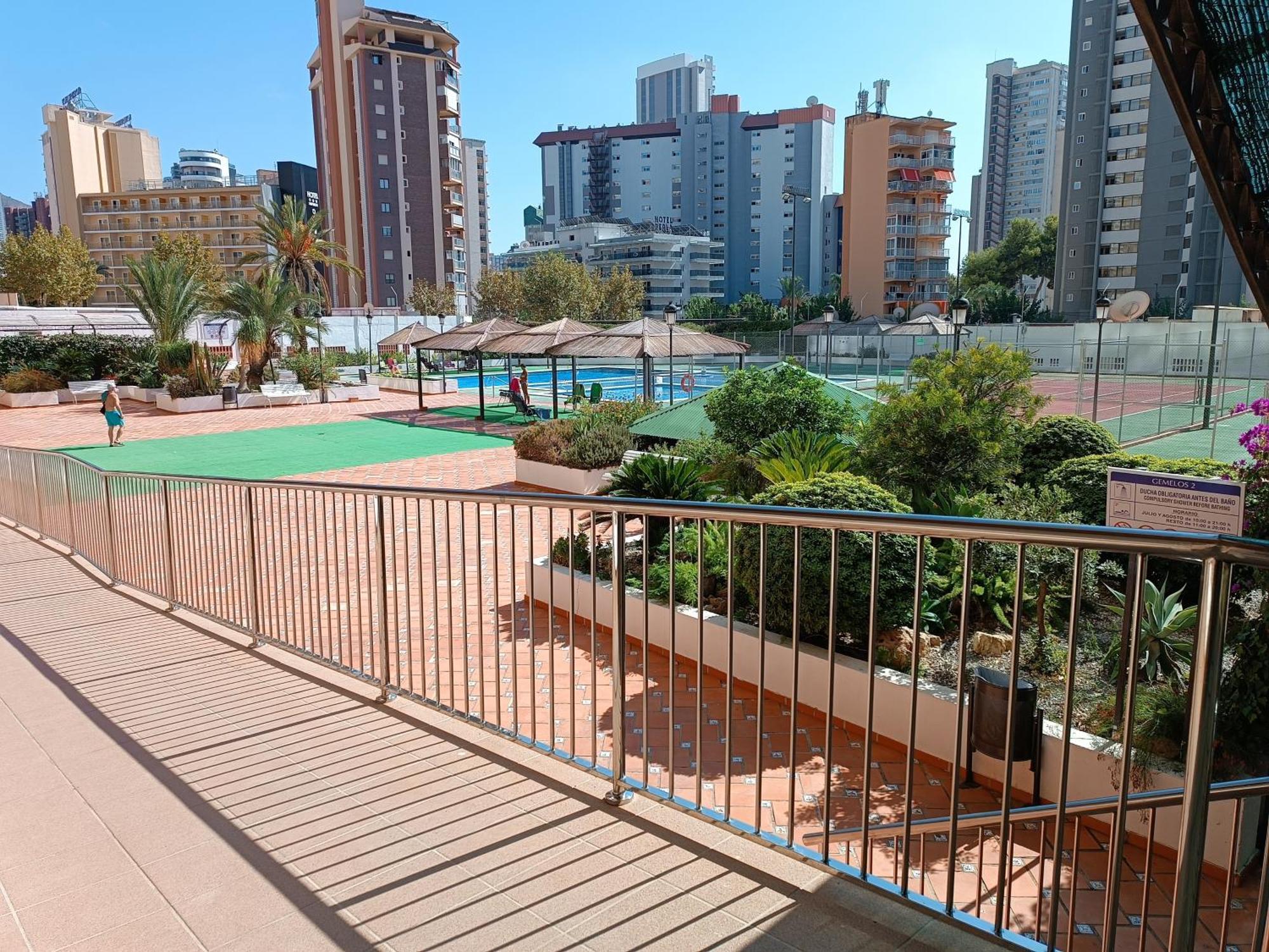 Gemelos 2 Benidorm Buitenkant foto